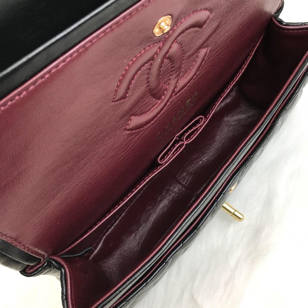 chanel-medium-flap-bag-2-55-black-gold1