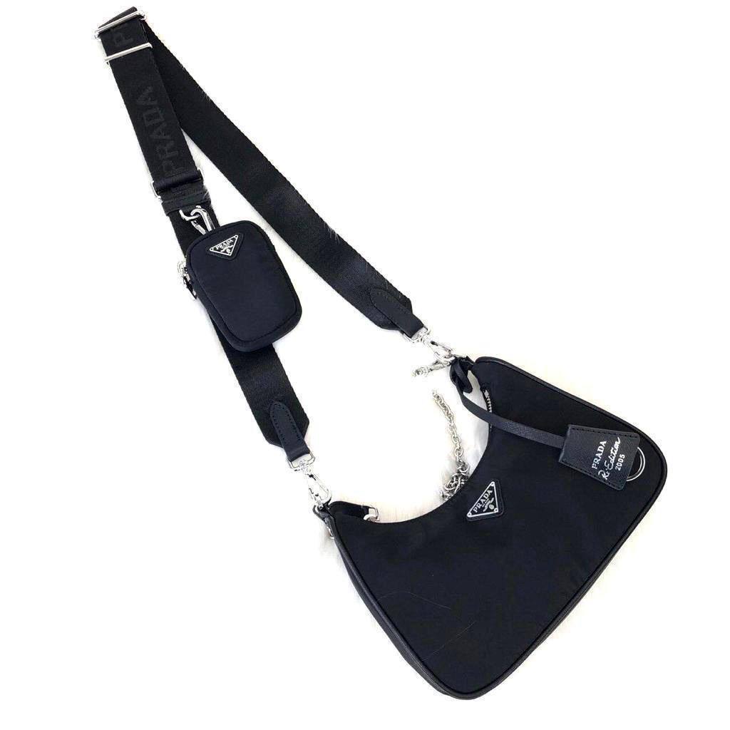 Prada Re-Edition 2005 shoulder Bag alone