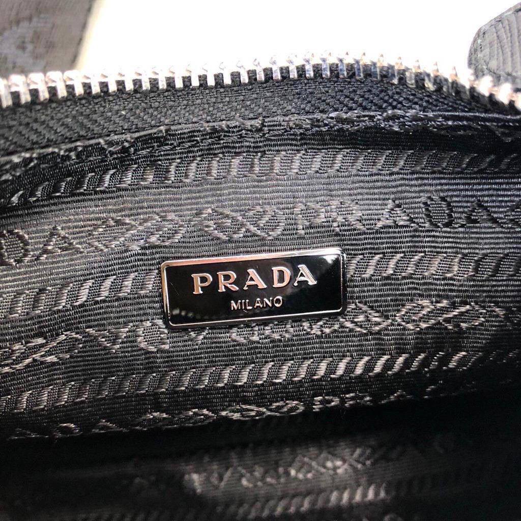 Prada Re-Edition 2005 shoulder Bag inside brand