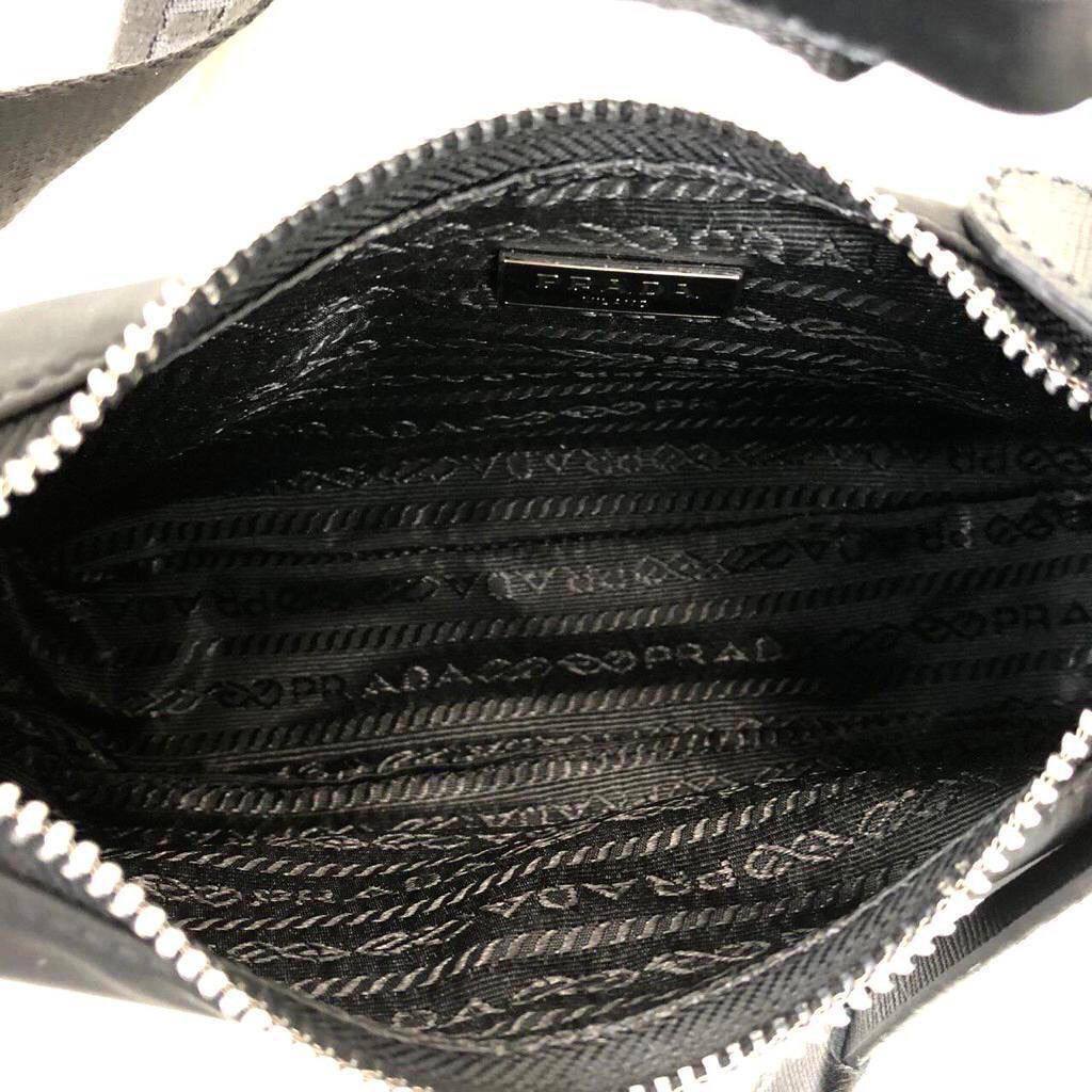 Prada Re-Edition 2005 shoulder Bag inside