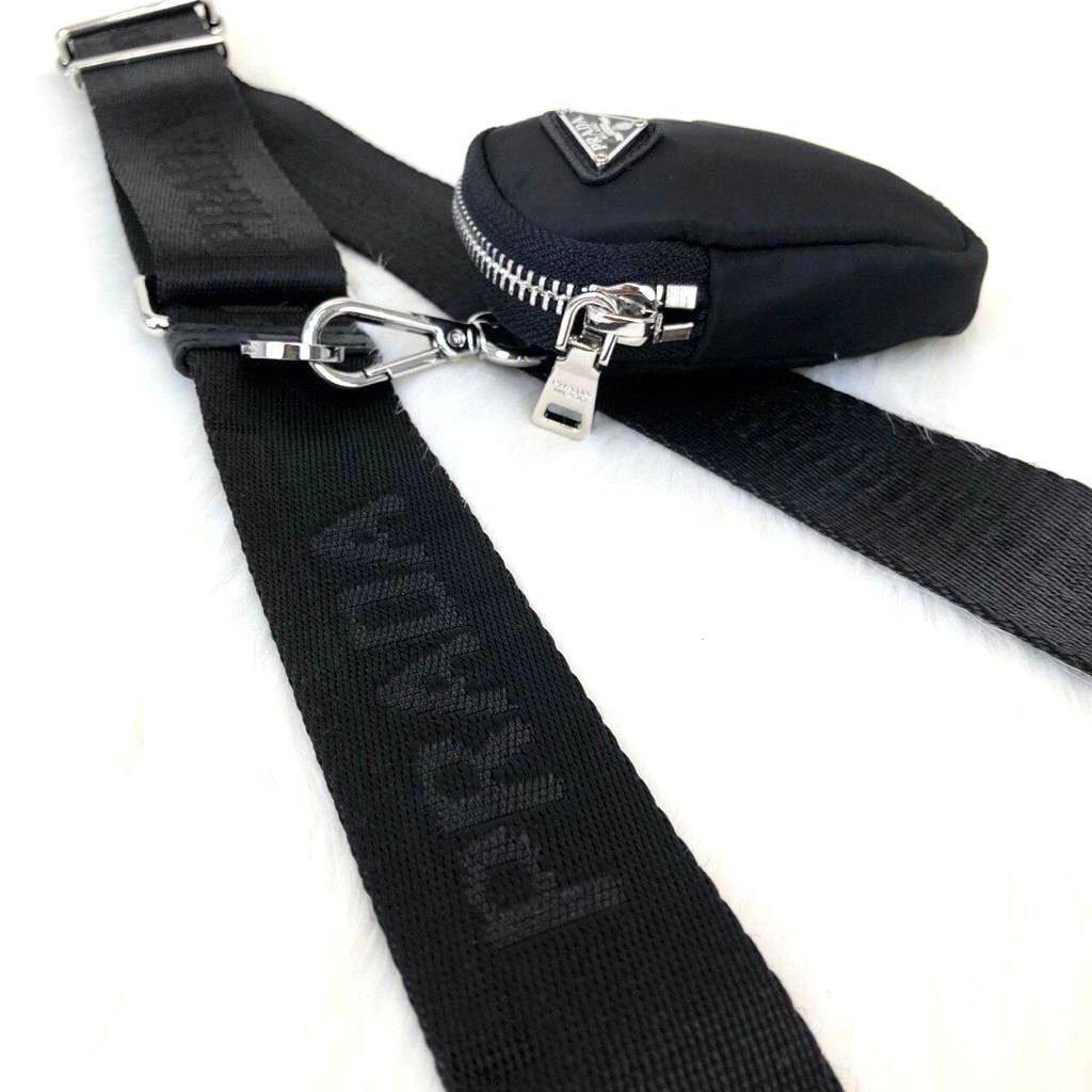 Prada Re-Edition 2005 shoulder Bag strap