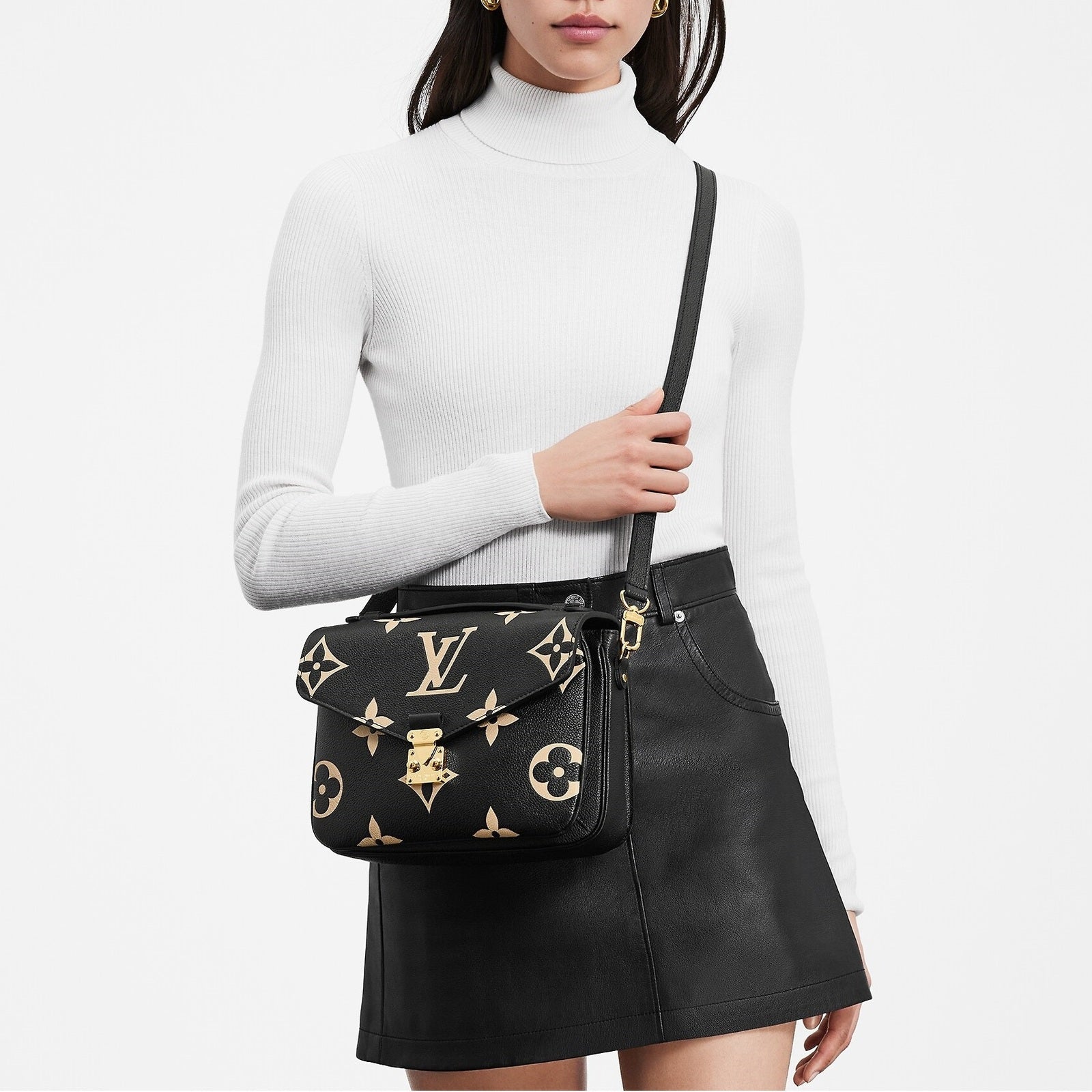 LV_Pochette_Metis_Bicolor_Monogram_Empreinte_Leather_Black_Worn view