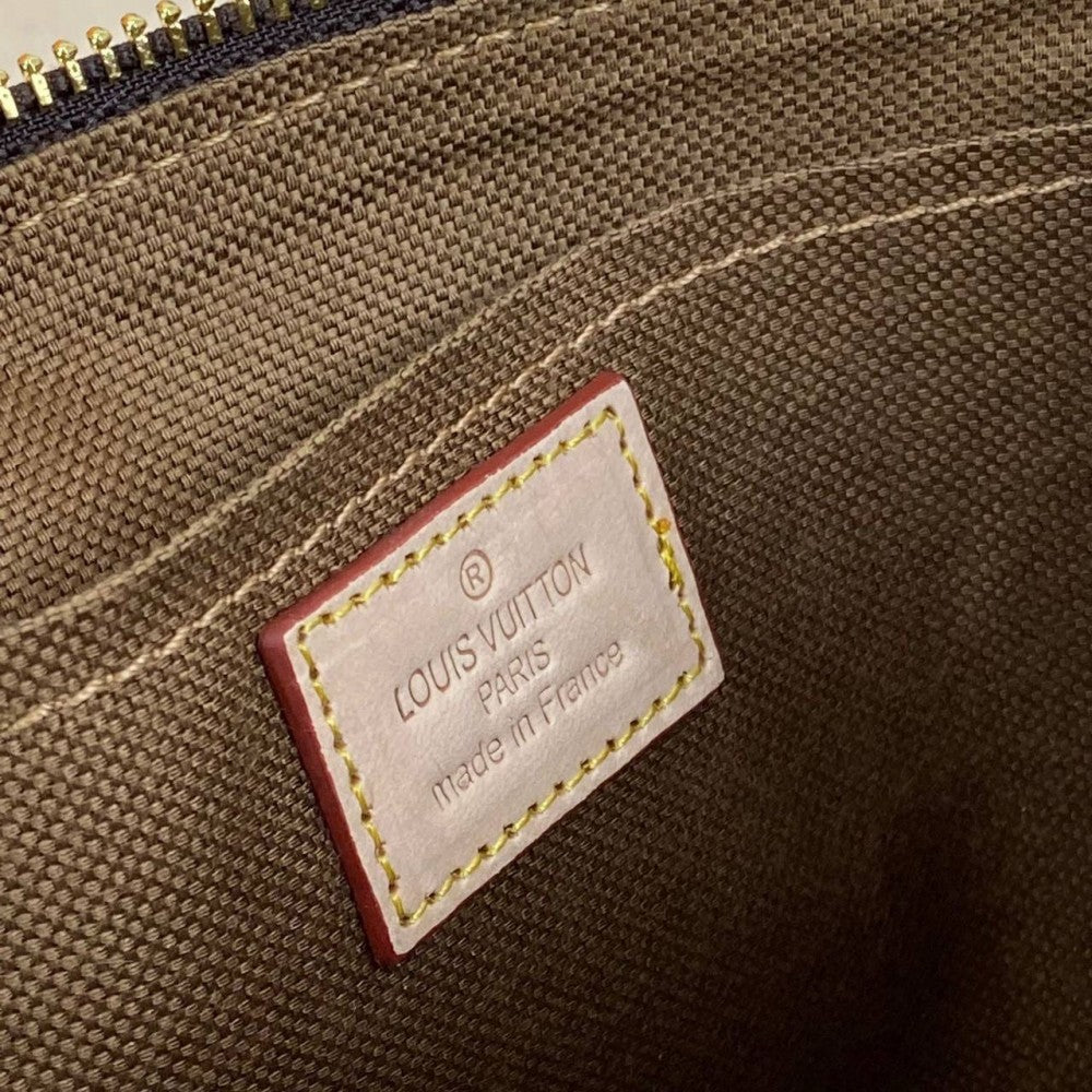 Louis Vuitton Pochette Accessoires Classic Premium 2