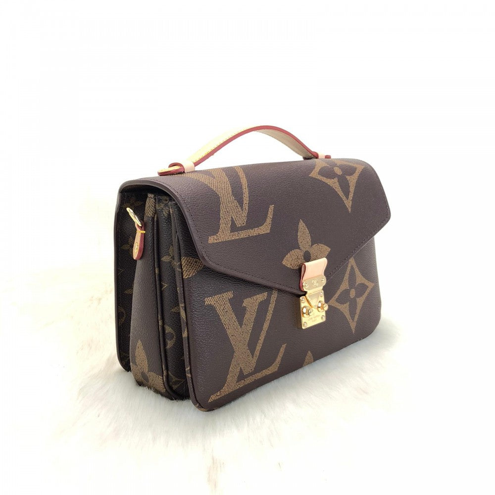 louis-vuitton-metis-pochette-oversized-classic7