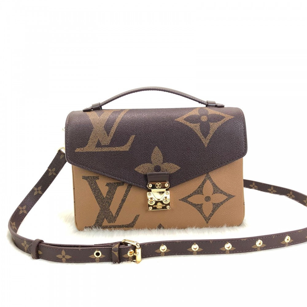 louis-vuitton-metis-pochette-oversized-mix