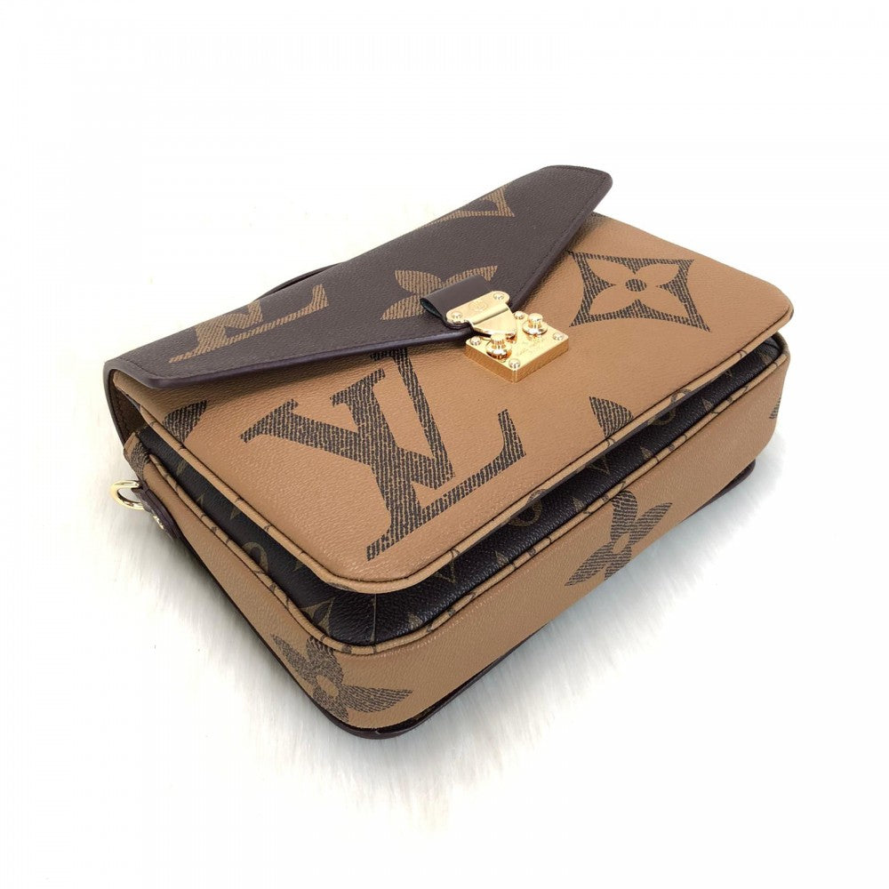 louis-vuitton-metis-pochette-oversized-mix2