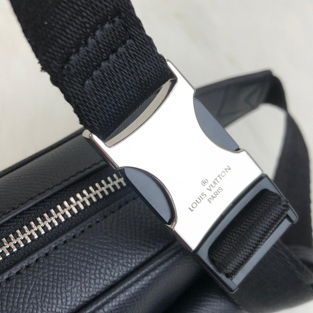 louis-vuitton-outdoor-bumbag-classic1