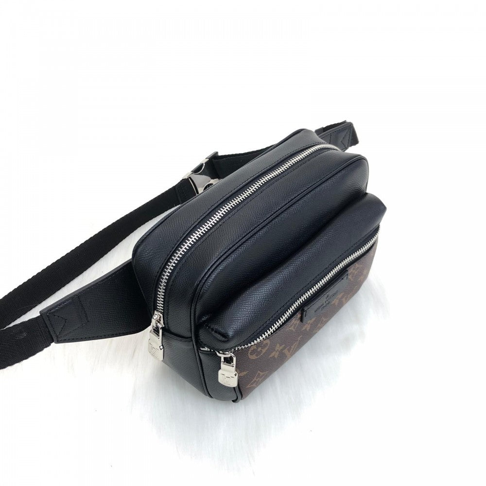 louis-vuitton-outdoor-bumbag-classic3