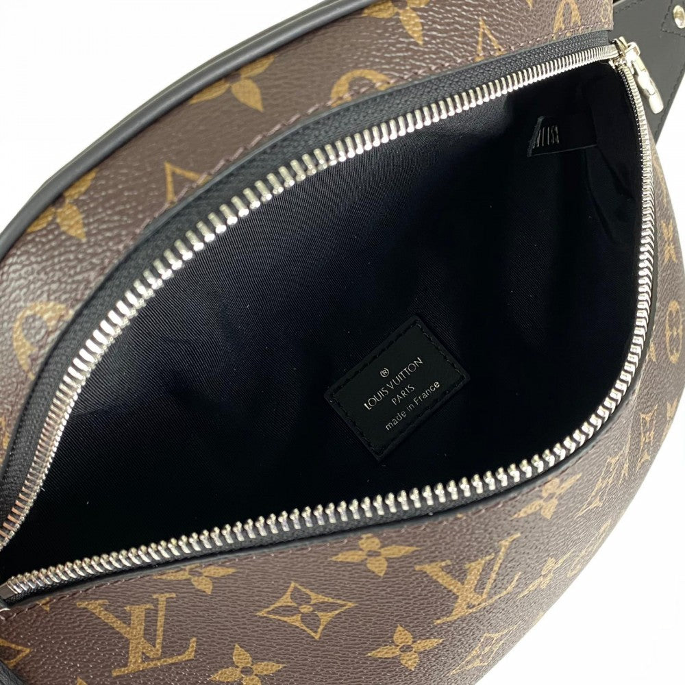 louis-vuitton-campus-bumbag-classic1