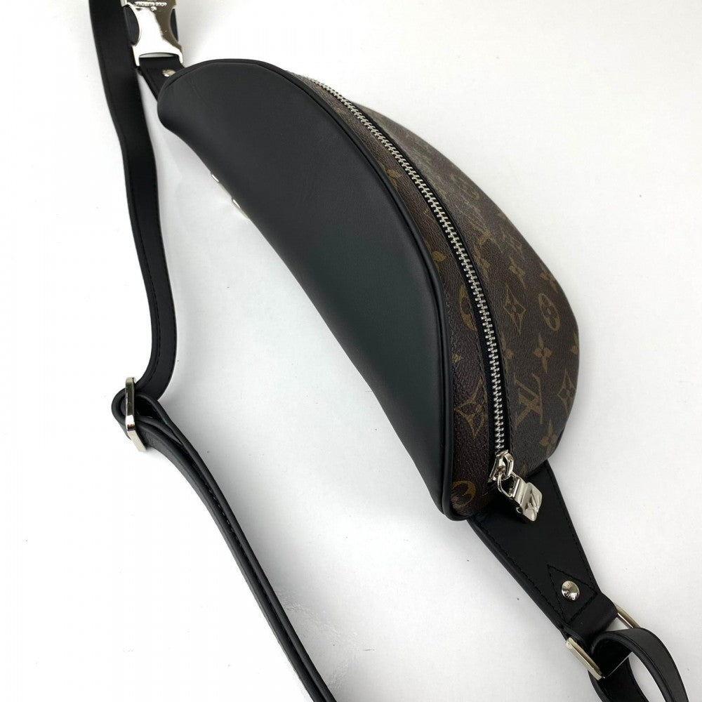 louis-vuitton-campus-bumbag-classic3