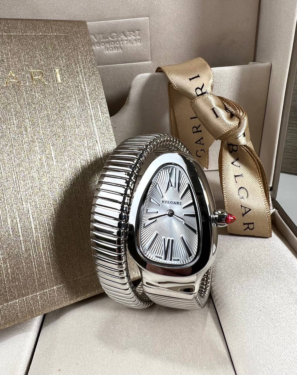 Elegant Oval Design Luxury Bracelet Watch,