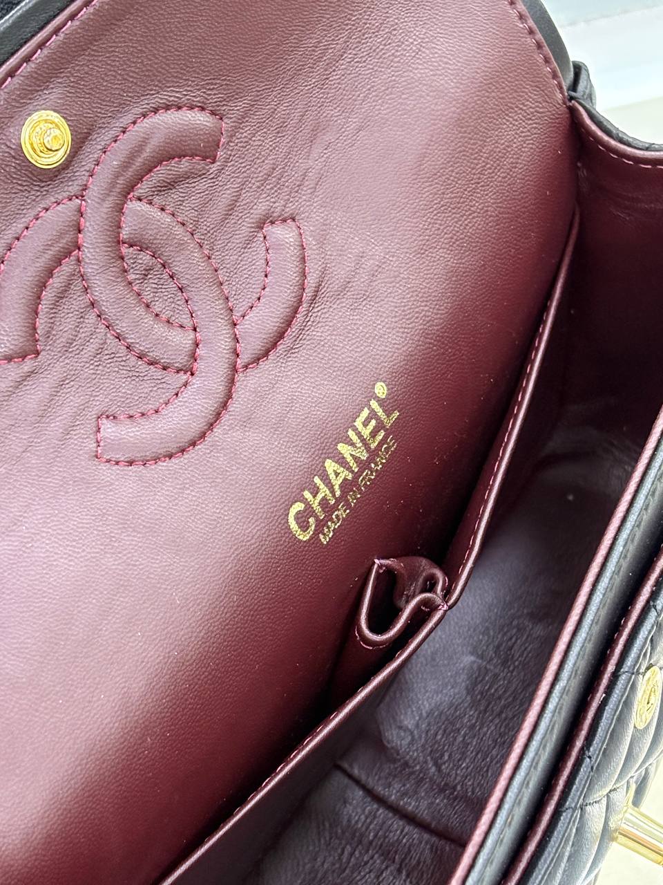 Classic Flap Bag 2.55 Medium | Quilted Leather | Gold Chain Strap
