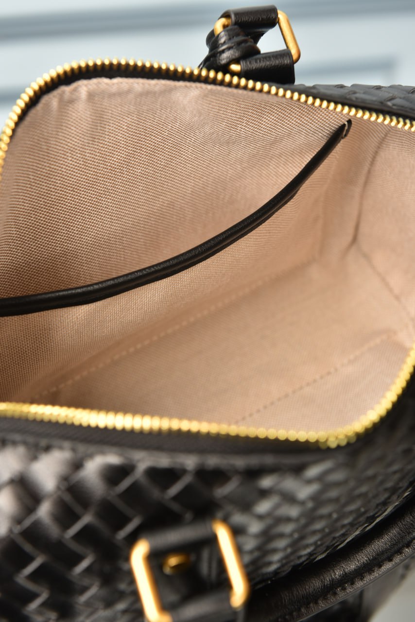 VENETA - Boston Woven Leather Bag,Premium Designer Style Women’s Bag – High Quality, Elegant Fashion Accessory