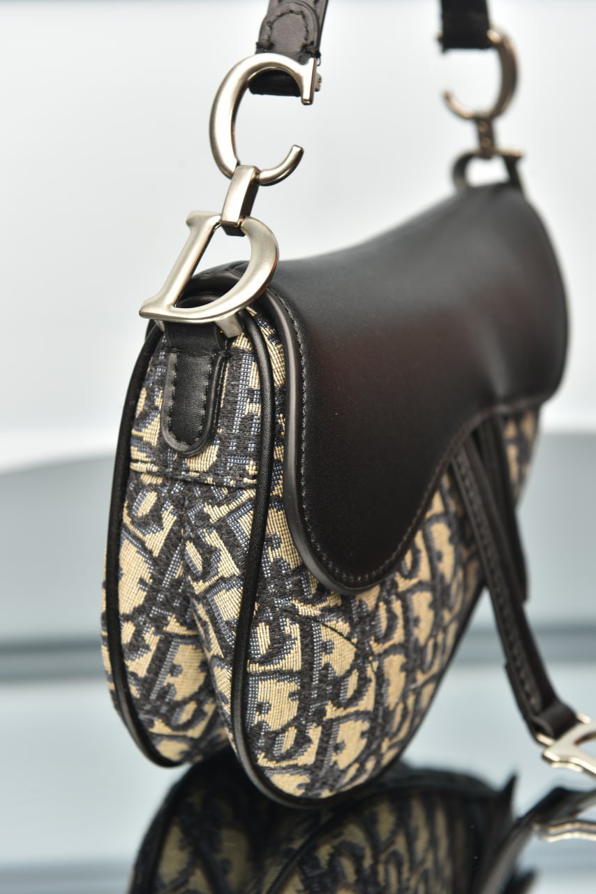 Mini Saddle Bag,Premium Designer Style Women’s Bag – High Quality, Elegant Fashion Accessory (Kopya)
