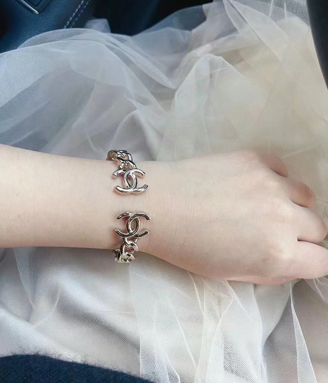 Elegant CC Logo Pearl Bracelet with Rhinestones
