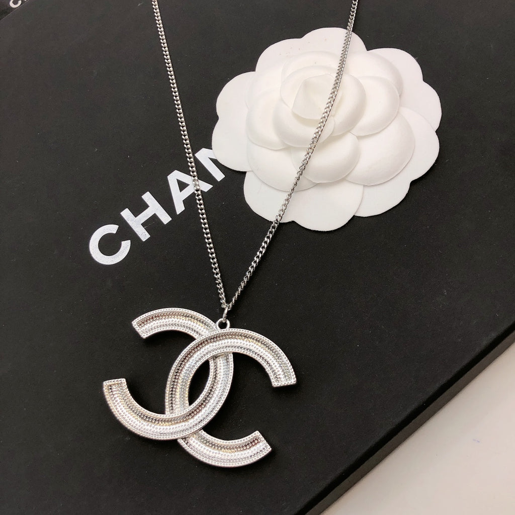 Elegant CC Pendant Necklace with Rhinestones in Silver