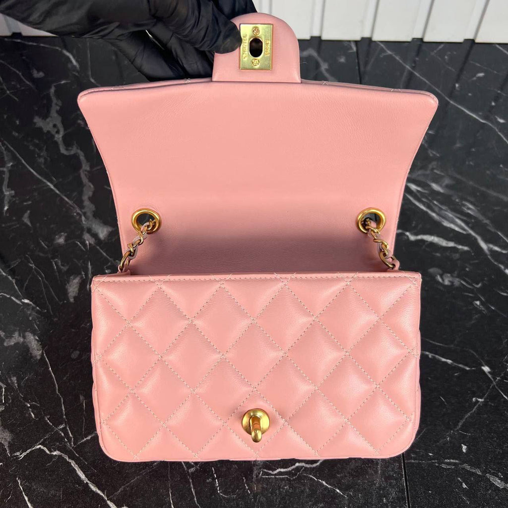 Petit Rabat accessory 
Premium Designer Style Women’s Bag – High Quality, Elegant Fashion Accessory
