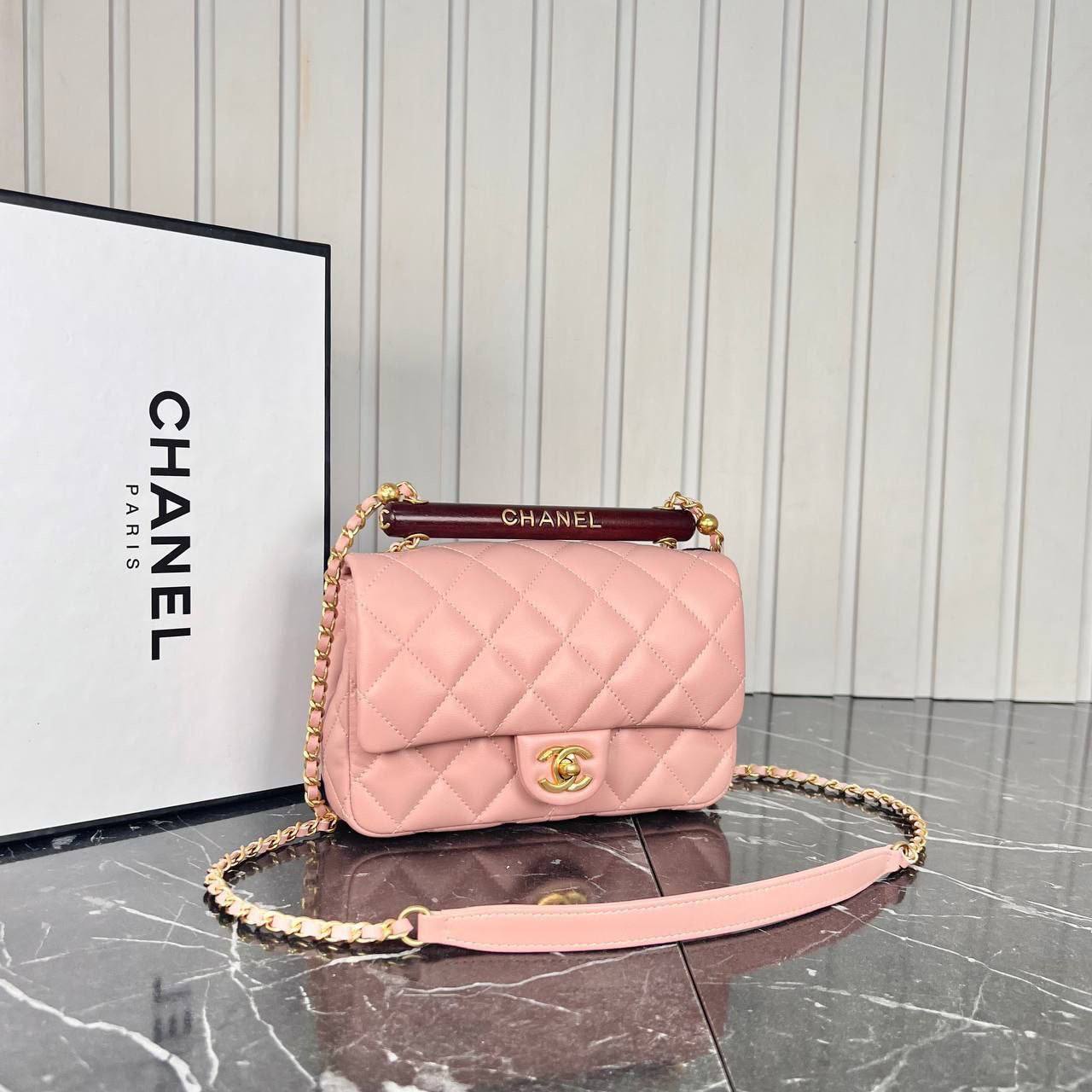 Petit Rabat accessory 
Premium Designer Style Women’s Bag – High Quality, Elegant Fashion Accessory