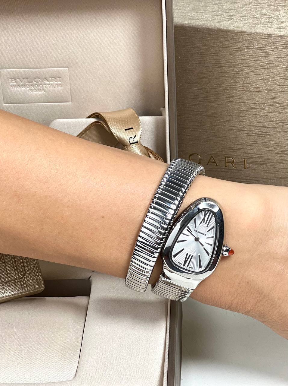 Elegant Oval Design Luxury Bracelet Watch,