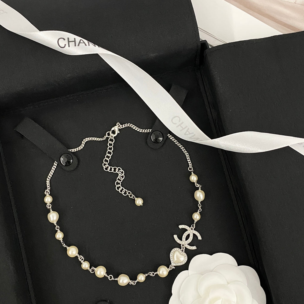 Elegant CC Logo Pearl Necklace with Heart Charm and Rhinestones