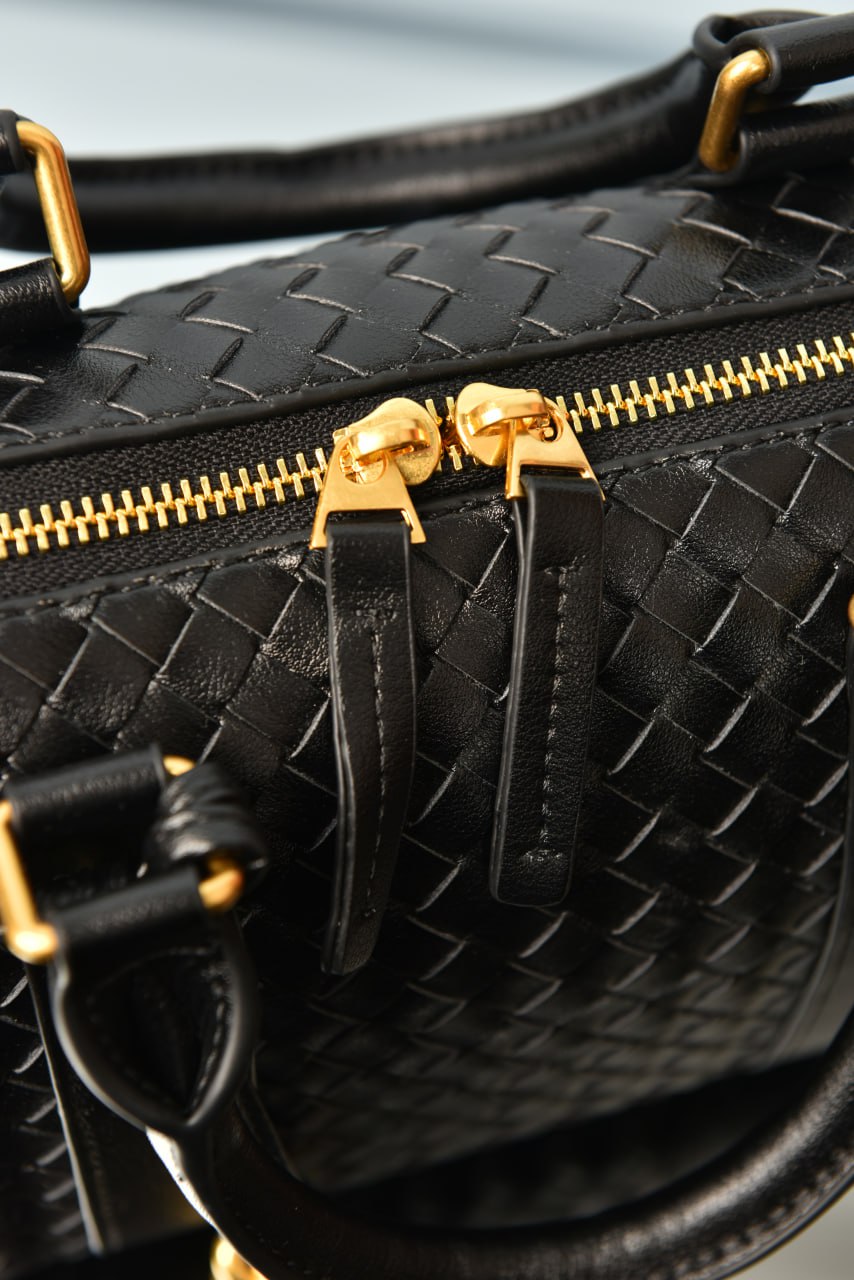 VENETA - Boston Woven Leather Bag,Premium Designer Style Women’s Bag – High Quality, Elegant Fashion Accessory