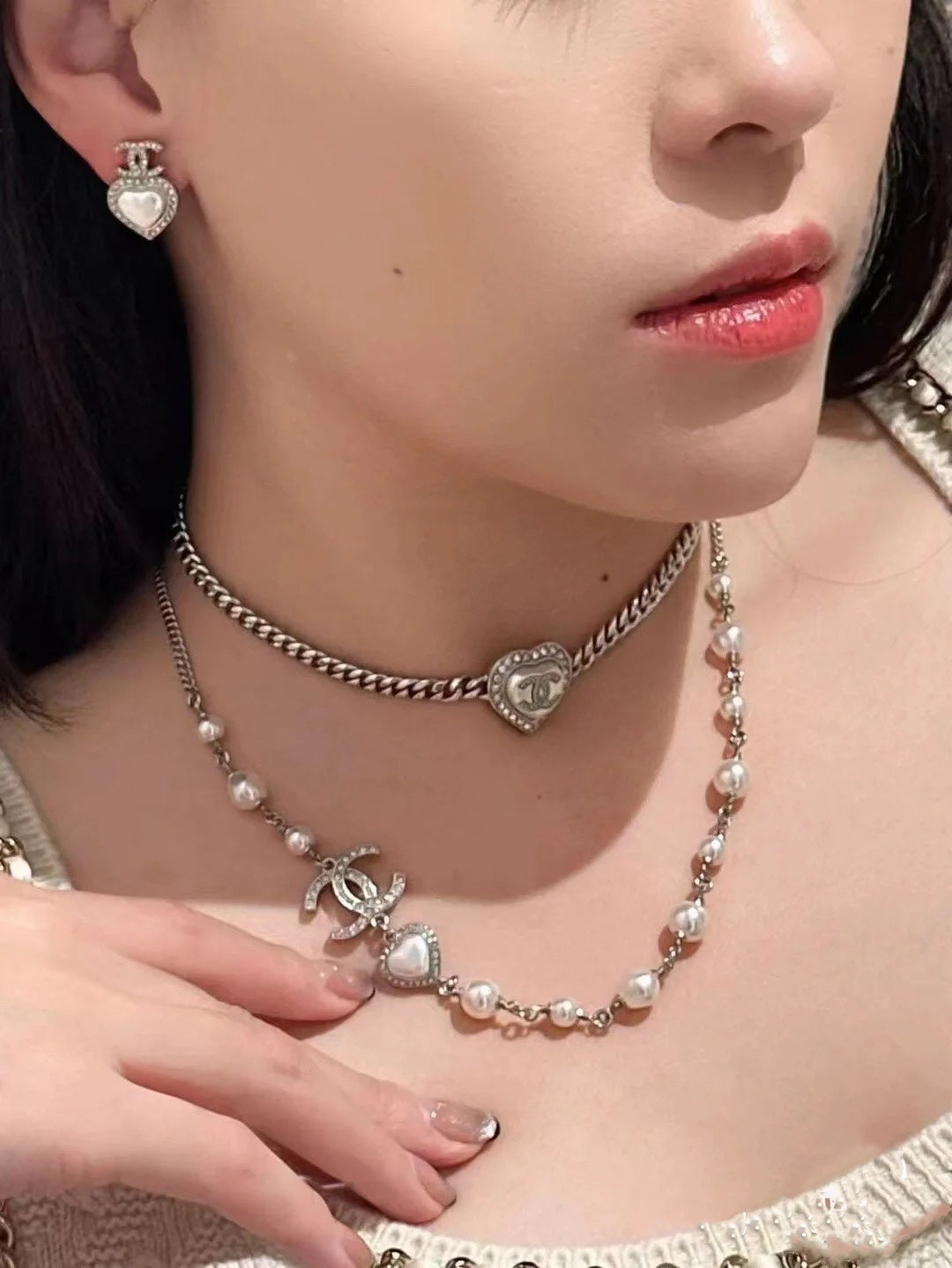 Elegant CC Logo Pearl Necklace with Heart Charm and Rhinestones