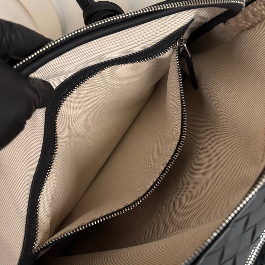 Veneta Getaway Business Premium Designer Style Women’s Bag – High Quality, Elegant Fashion Accessory
