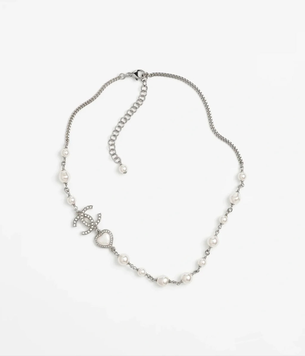 Elegant CC Logo Pearl Necklace with Heart Charm and Rhinestones