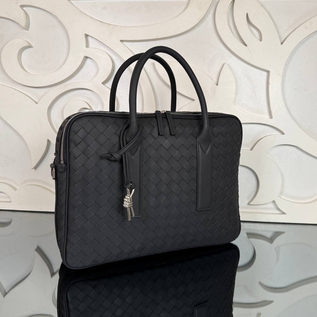 Veneta Getaway Business Premium Designer Style Women’s Bag – High Quality, Elegant Fashion Accessory