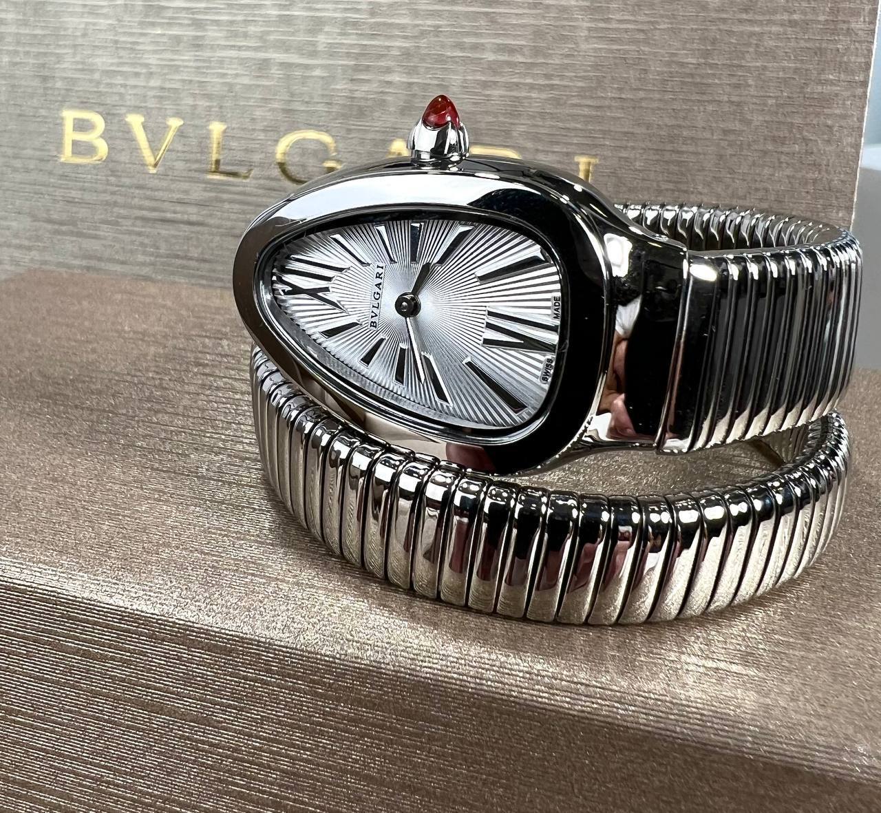 Elegant Oval Design Luxury Bracelet Watch,