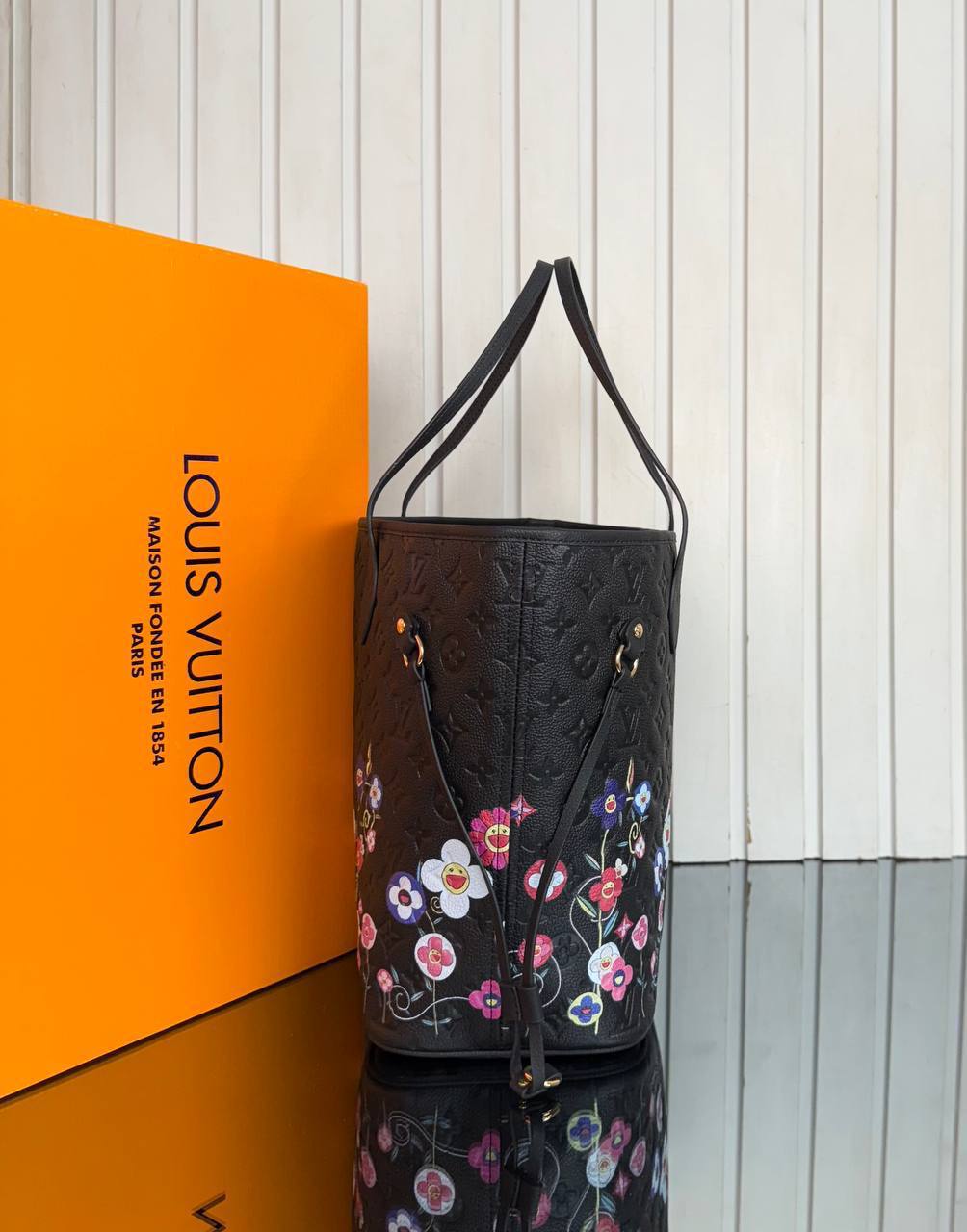 LV x TM Neverfull MM
Premium Designer Style Women’s Bag – High Quality, Elegant Fashion Accessory