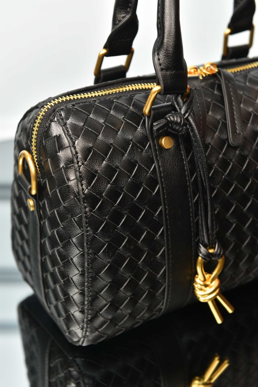 VENETA - Boston Woven Leather Bag,Premium Designer Style Women’s Bag – High Quality, Elegant Fashion Accessory