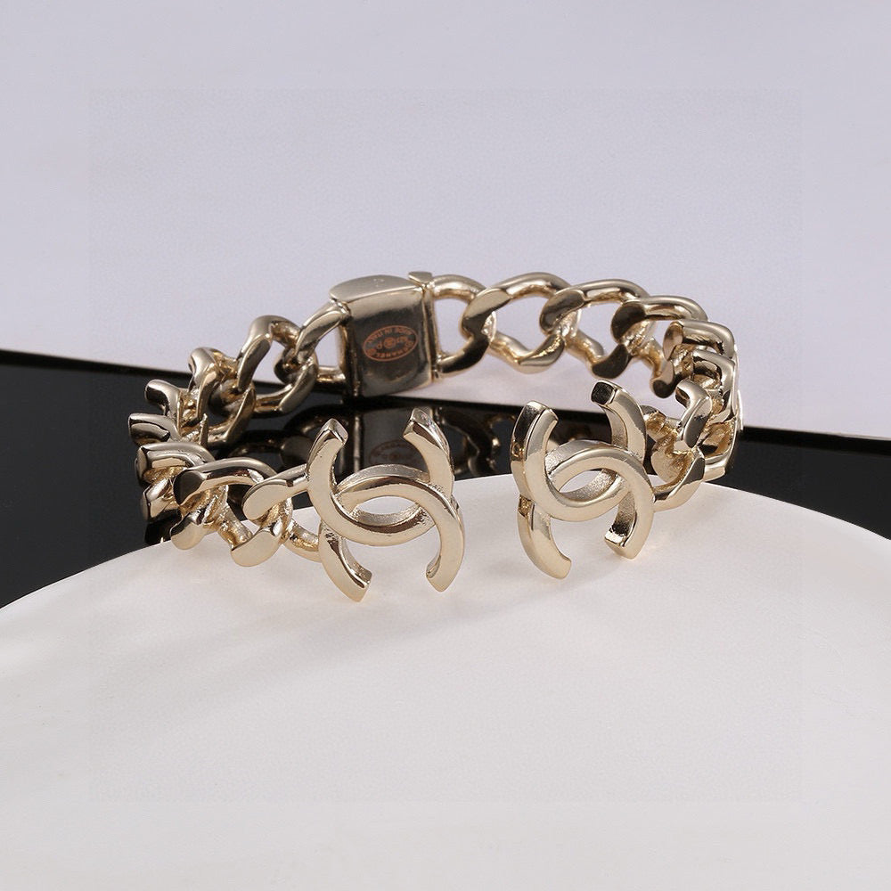 Elegant CC Logo Pearl Bracelet with Rhinestones