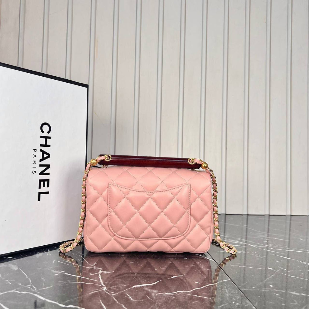 Petit Rabat accessory 
Premium Designer Style Women’s Bag – High Quality, Elegant Fashion Accessory