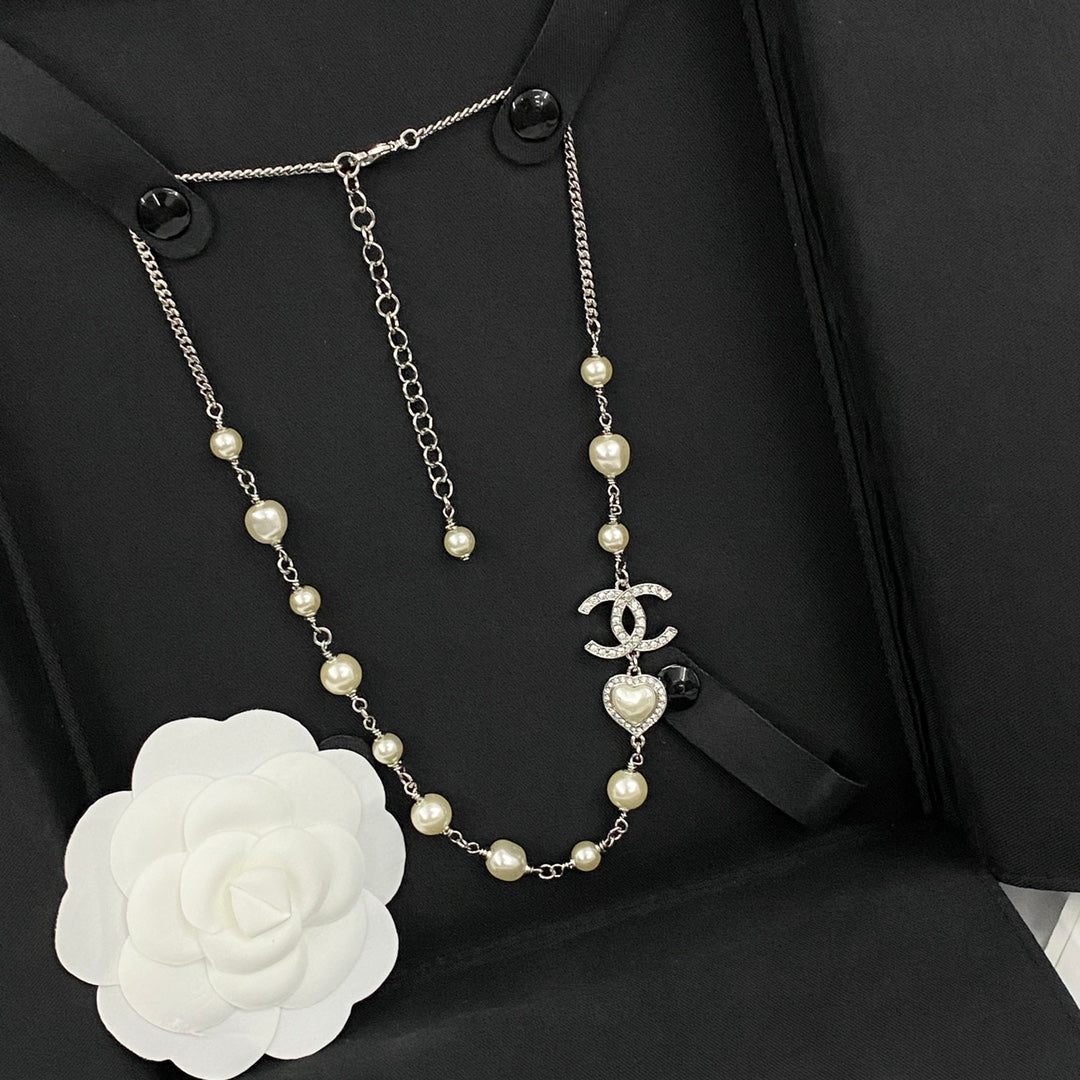 Elegant CC Logo Pearl Necklace with Heart Charm and Rhinestones