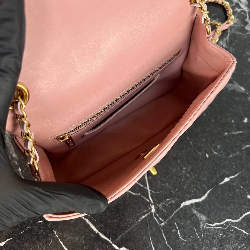 Petit Rabat accessory 
Premium Designer Style Women’s Bag – High Quality, Elegant Fashion Accessory