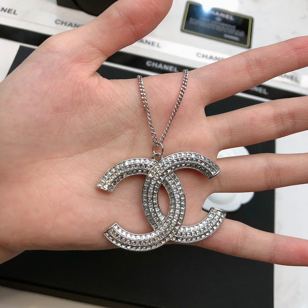 Elegant CC Pendant Necklace with Rhinestones in Silver