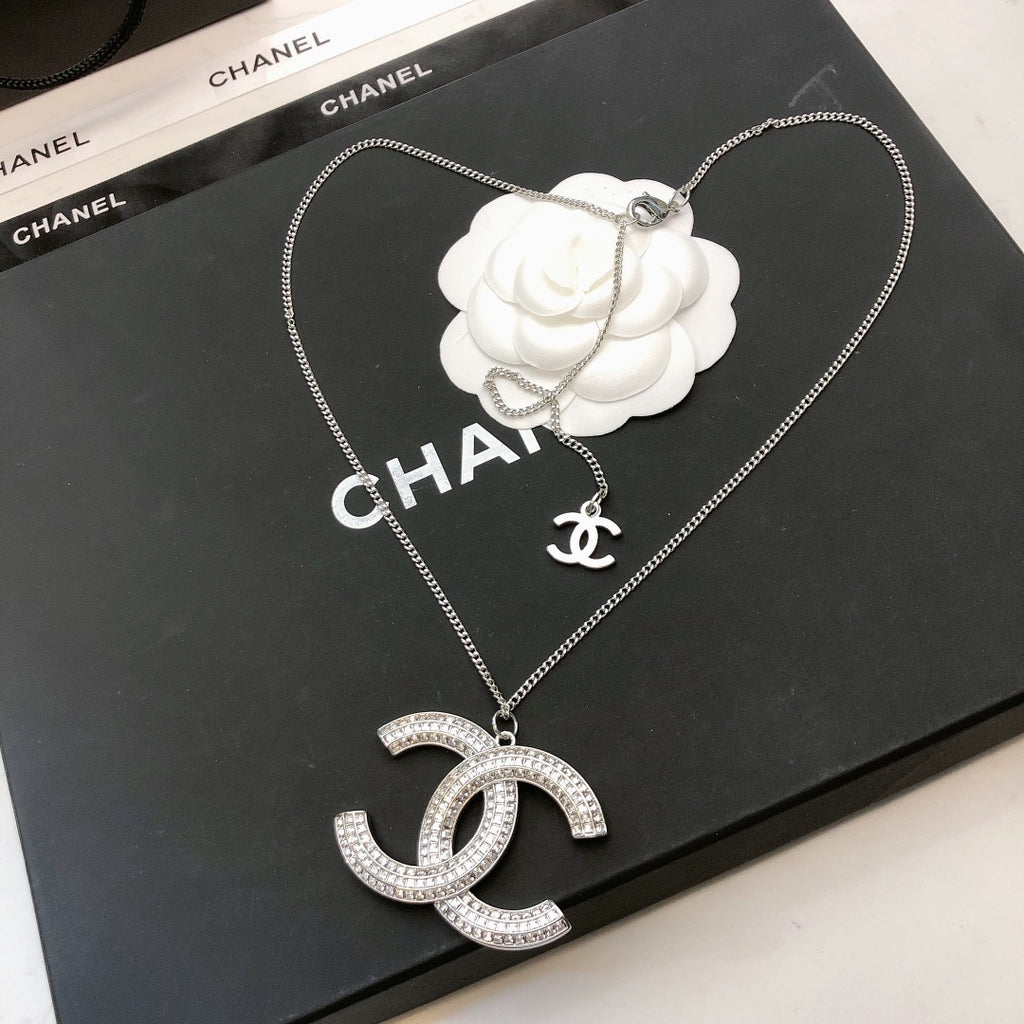 Elegant CC Pendant Necklace with Rhinestones in Silver