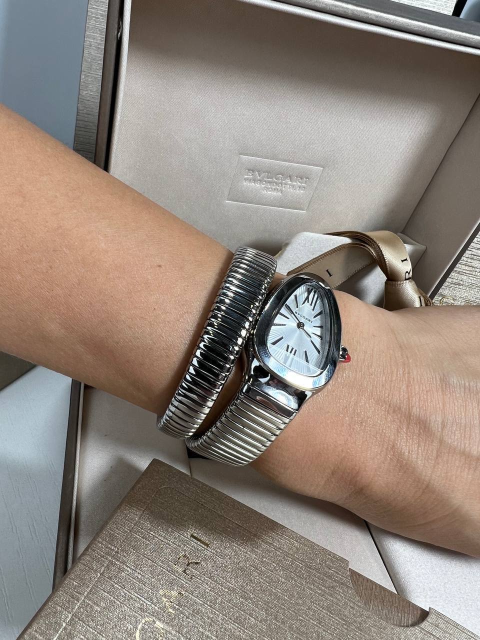 Elegant Oval Design Luxury Bracelet Watch,